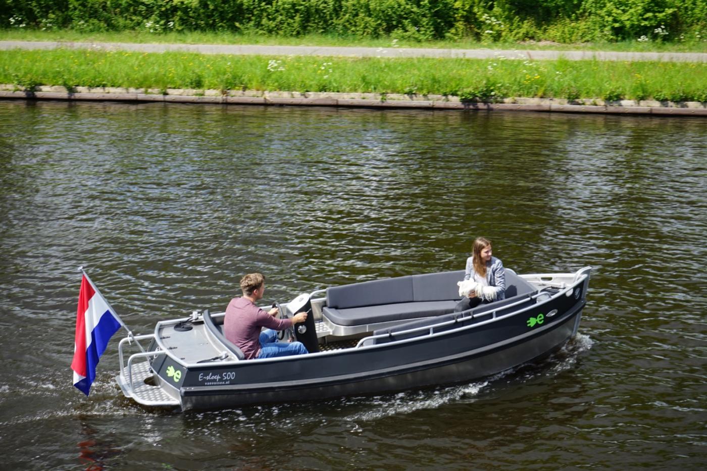 E-sloep 500 op het water